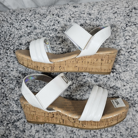 DKNY Sz 5 White Sandals - Picture 7 of 9